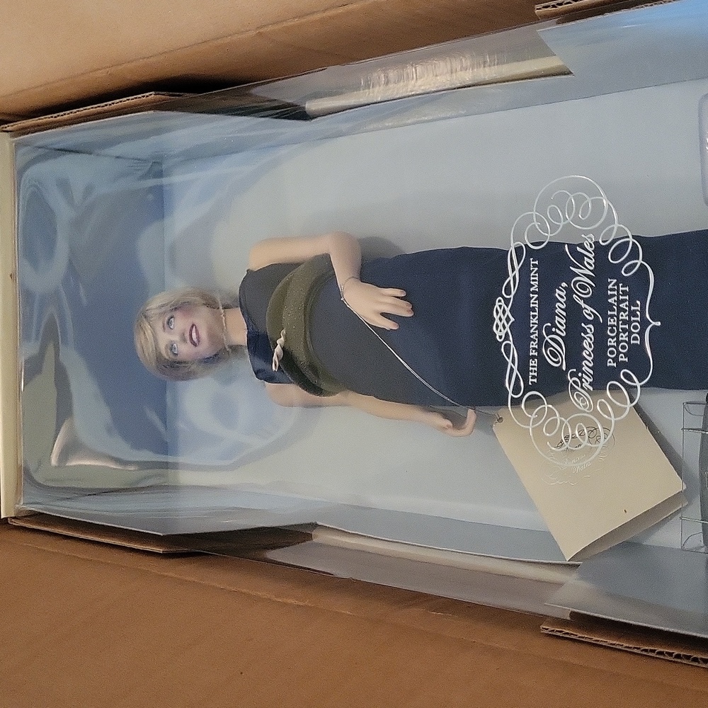 Princess Diana porcelain doll rare never touched boxed royal blue velvet dress